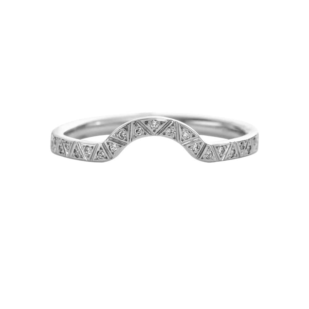Engraved crown ring with diamonds
