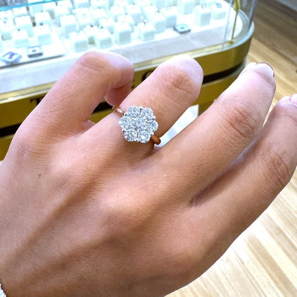 Round diamond in cluster setting