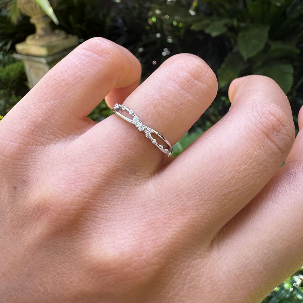 Fine Diamond Infinity Style Band