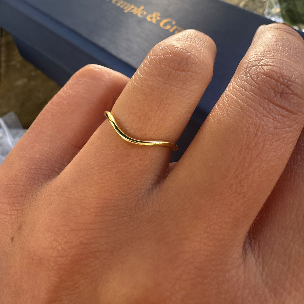 Fine plain gold curve ring