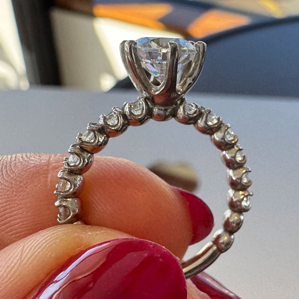 Lab round brilliant in six claw setting and diamond band