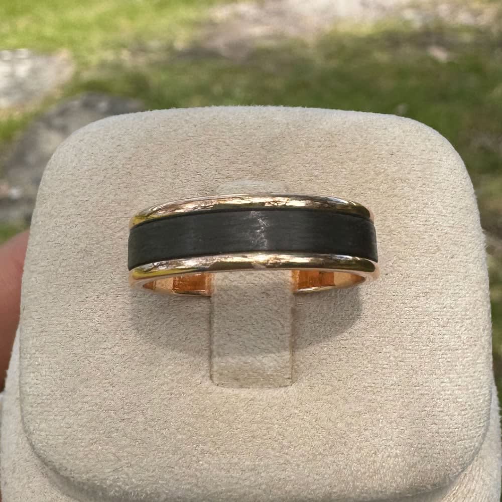 18k yellow gold with carbon