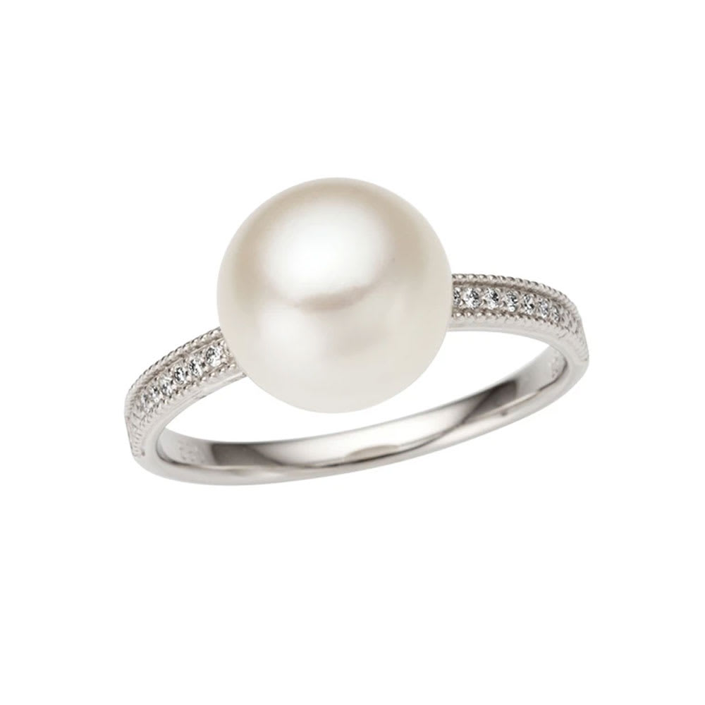 Classic ladies pearl ring