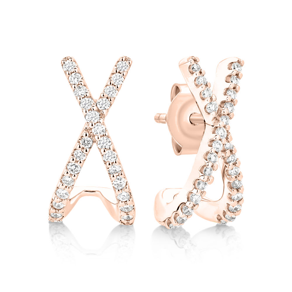 Stud earrings with natural diamond