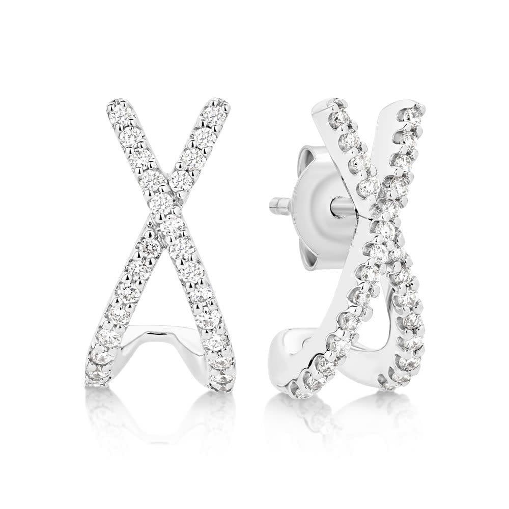 Stud earrings with natural diamond