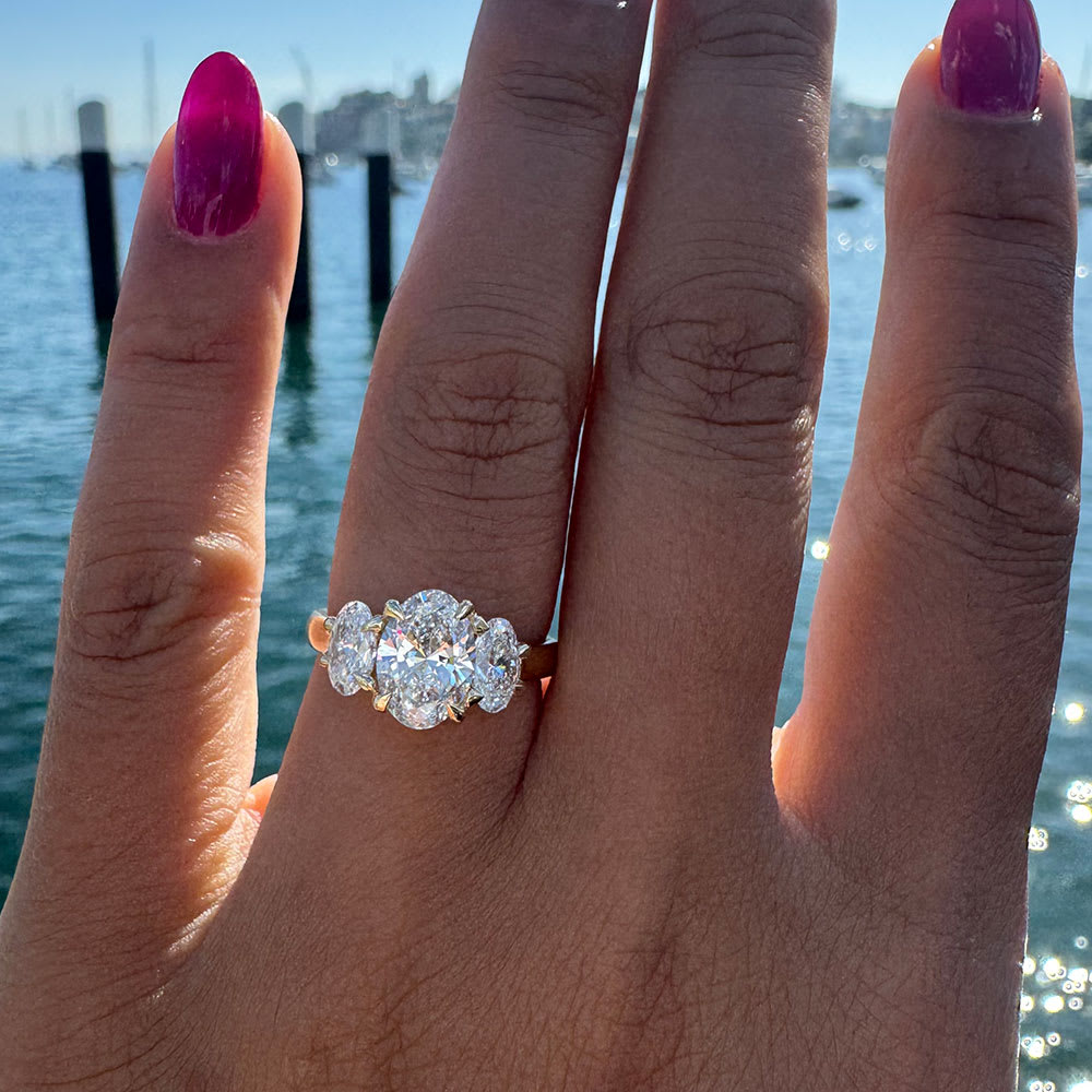 Oval trilogy on a 3mm band