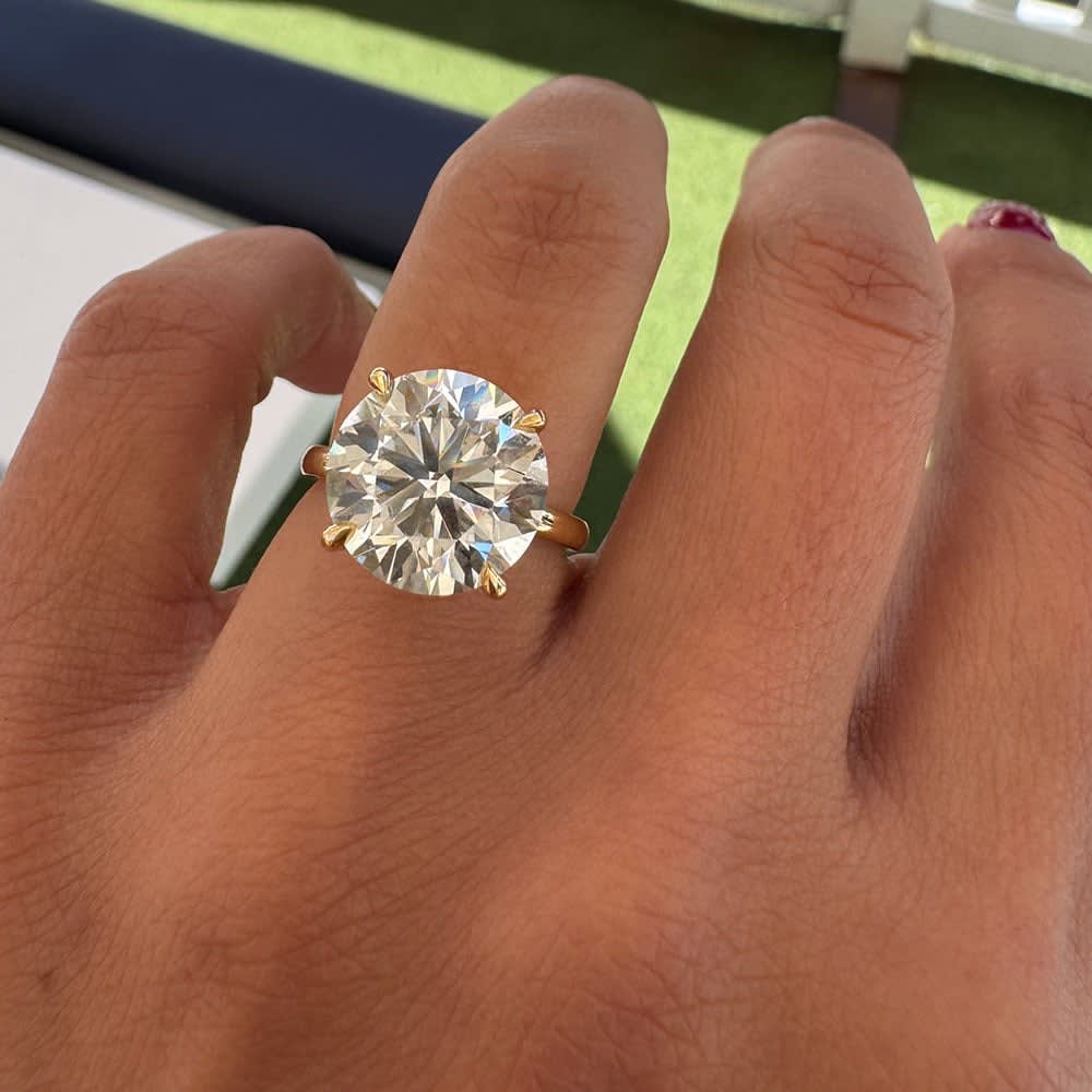 7 carat round diamond on a gold band