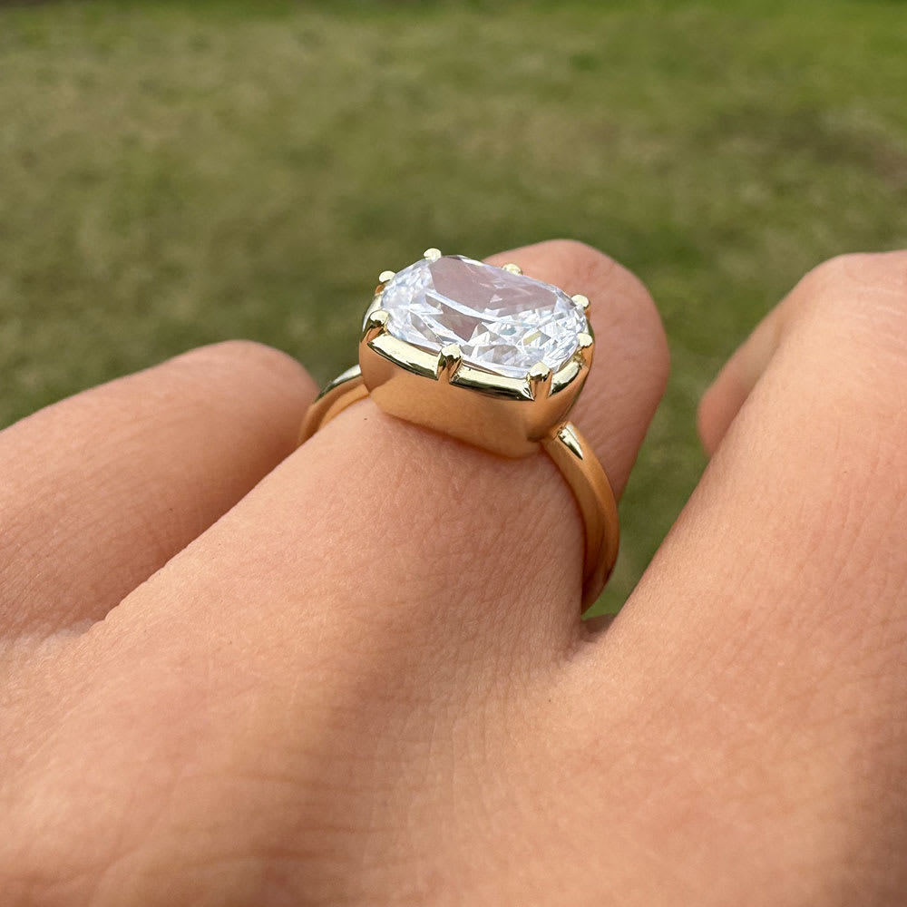 4ct cushion on a solid gold ring