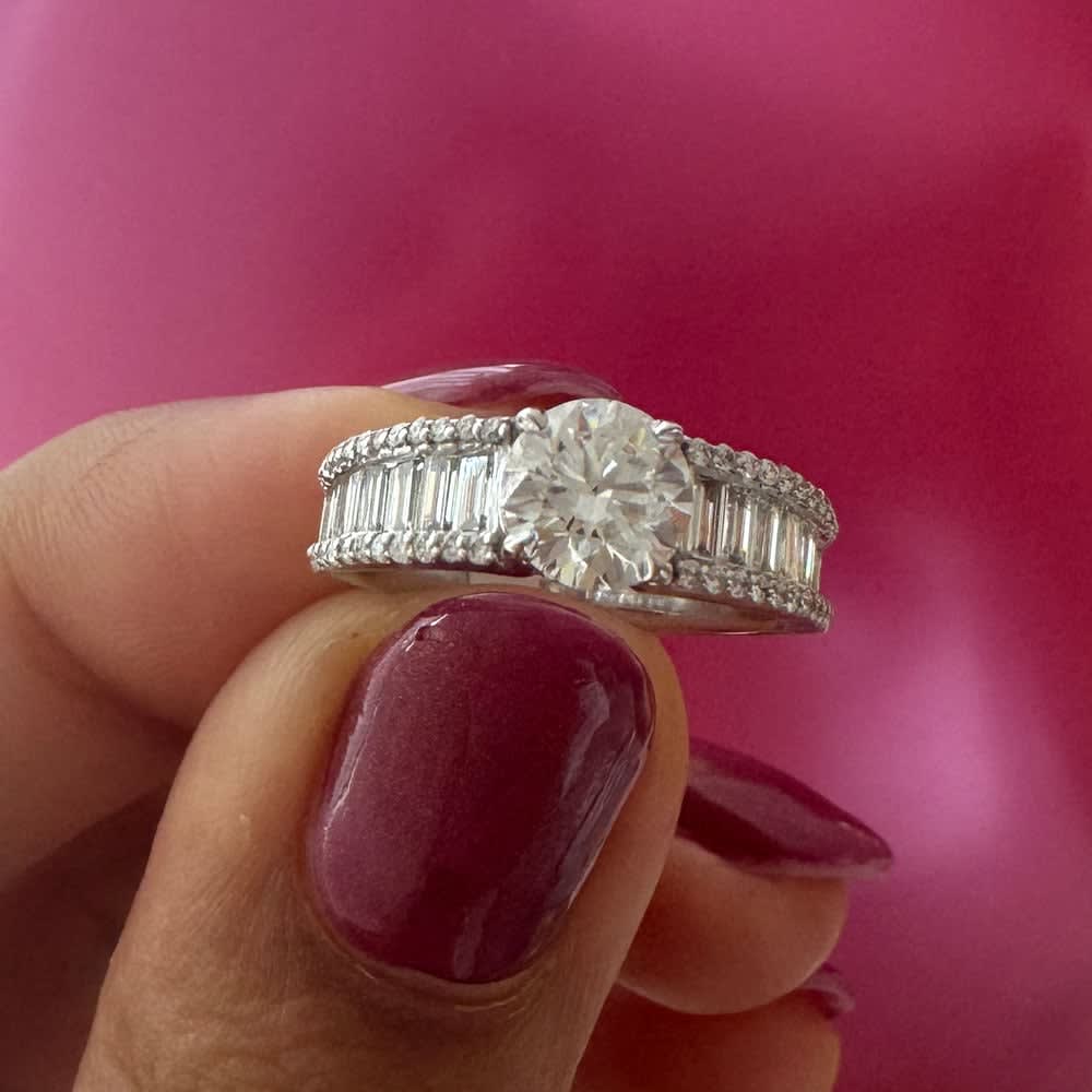 Round diamond with baguette ring