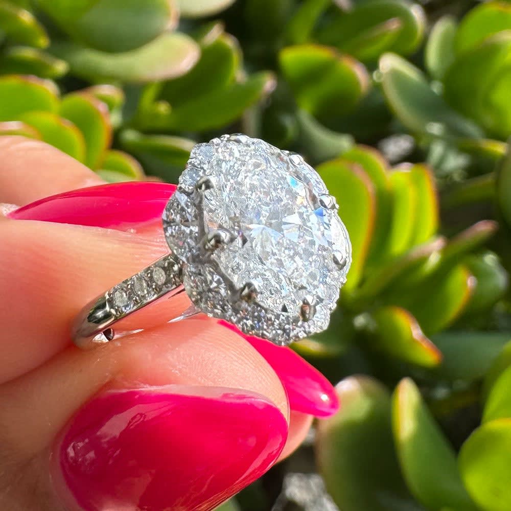 2ct E VVS2 oval with halo diamond