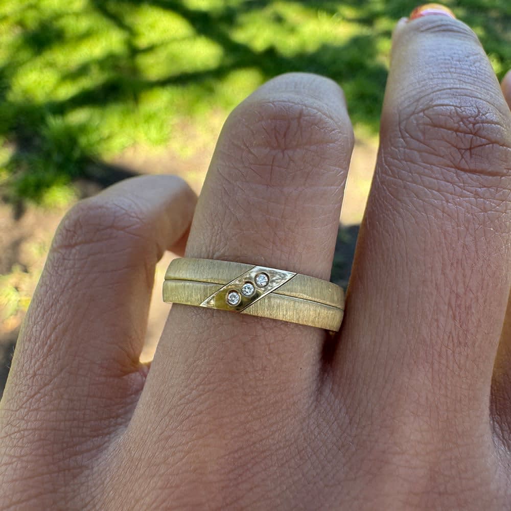 9k mens ring with diamond