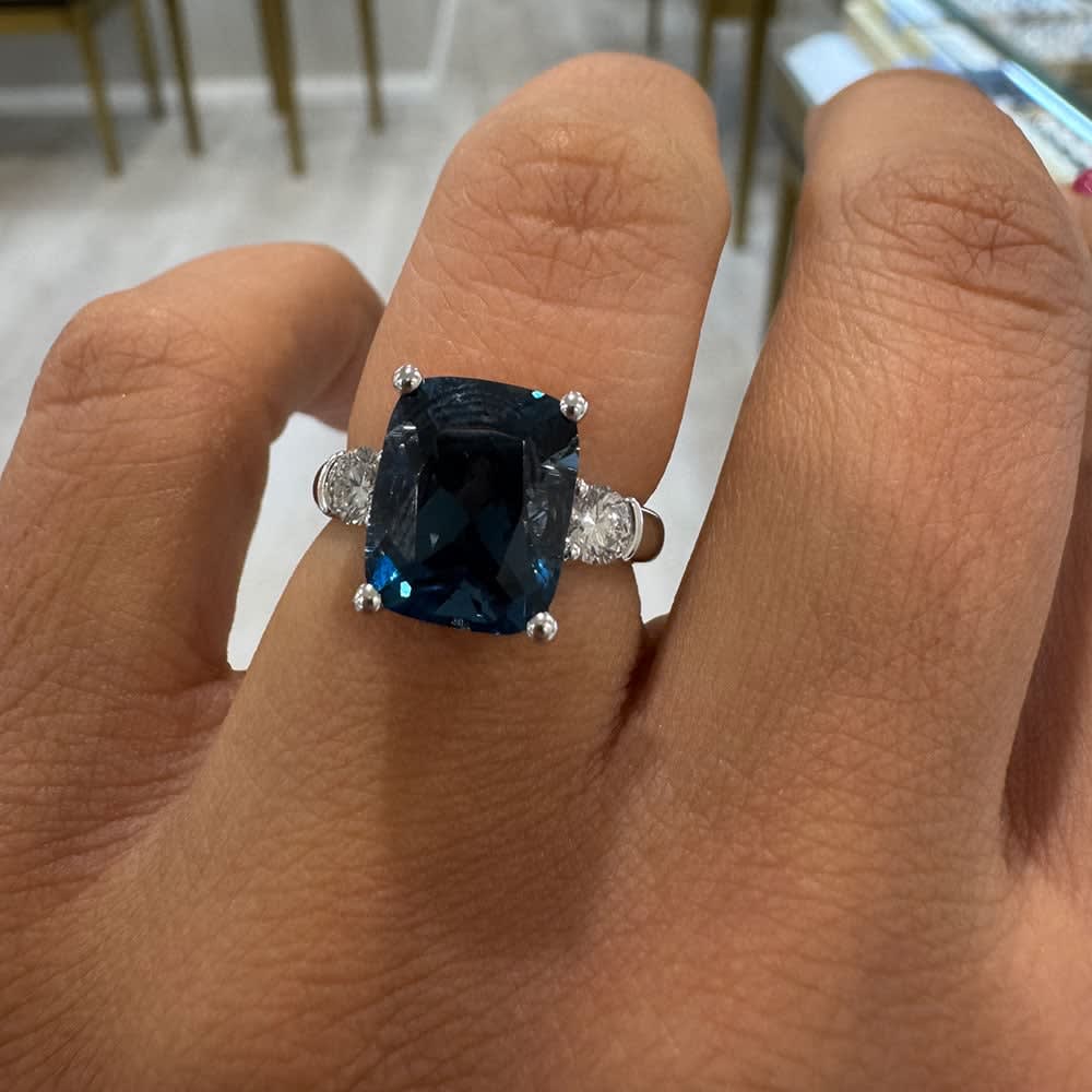 London blue topaz with round diamonds White