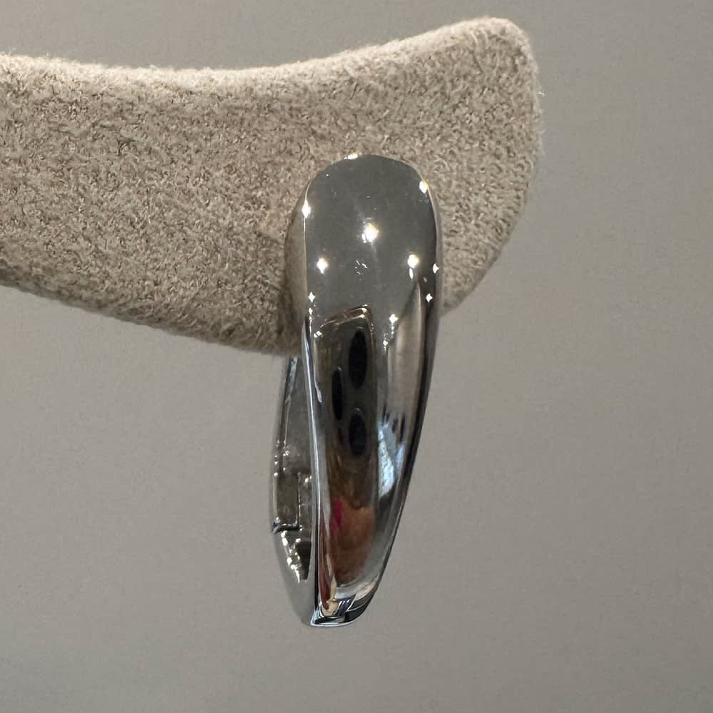 9k white gold Huggies