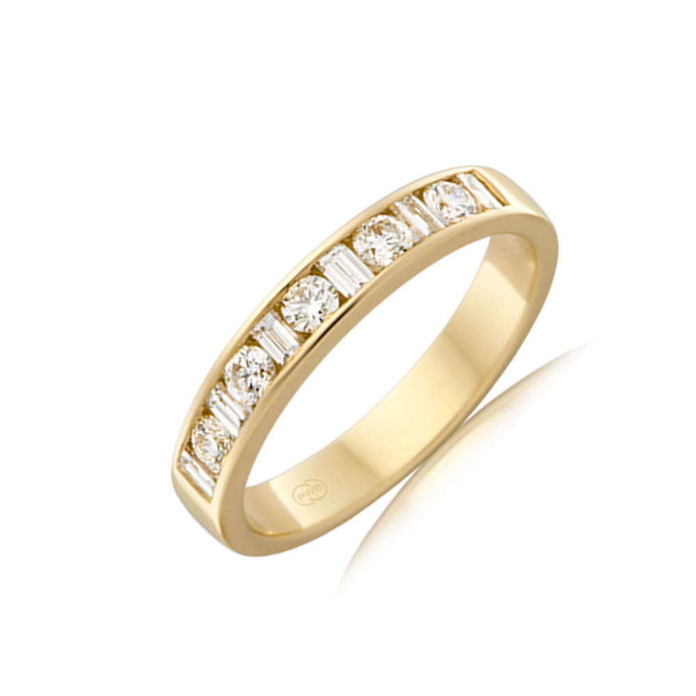 Baguette and round diamond in yellow gold