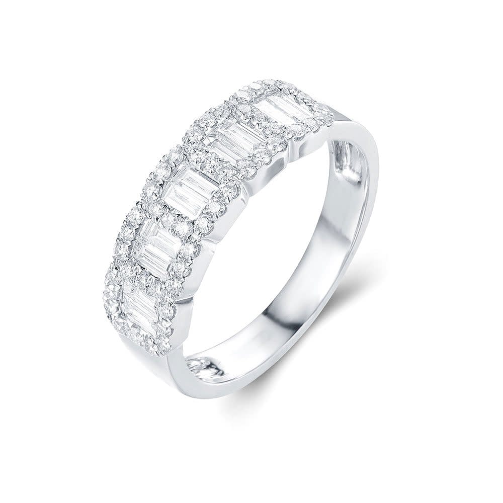 Baguette and Round cluster Band in white gold