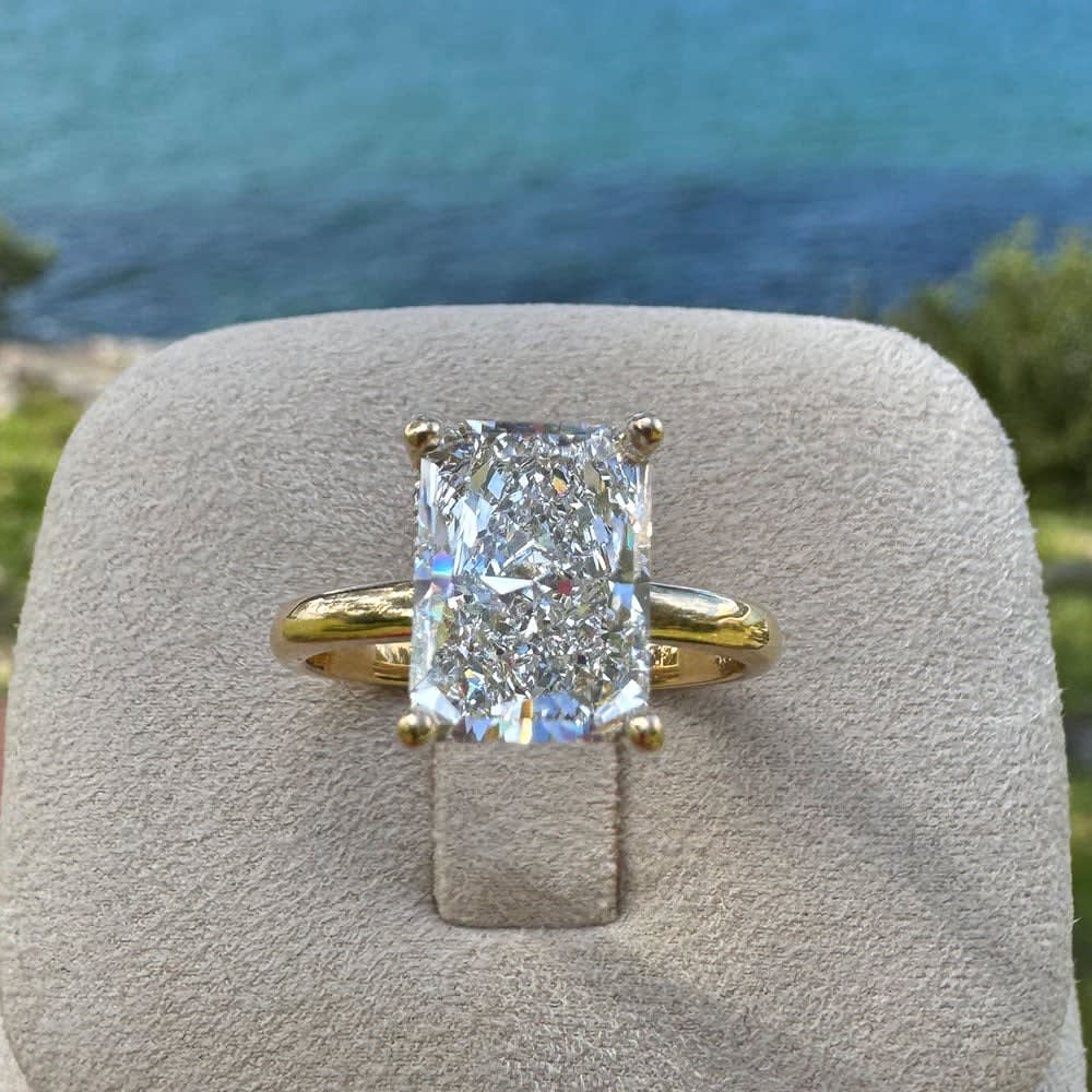 3 carat radiant set with internally flawless diamond