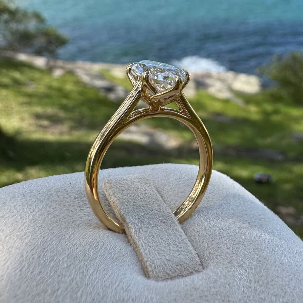 2 carat D VVS2 marquise on a gold band