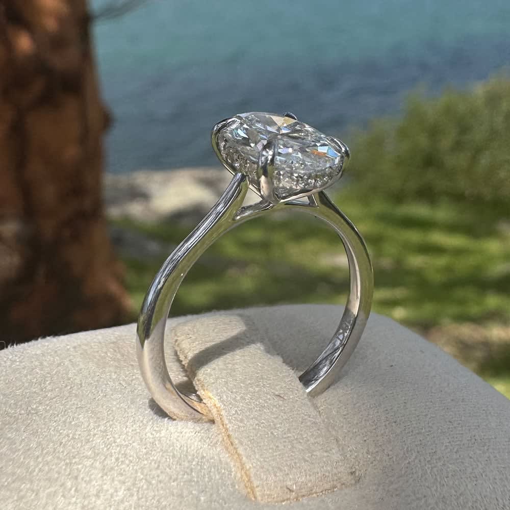 2 carats D VVS2 oval lab diamond with hidden halo
