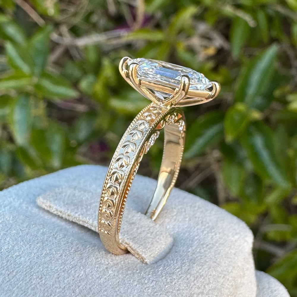 Step cut Dutch marquise on a carved band