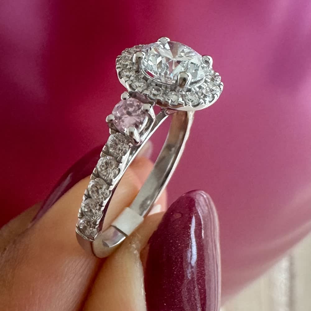 1 carat round with pink sides