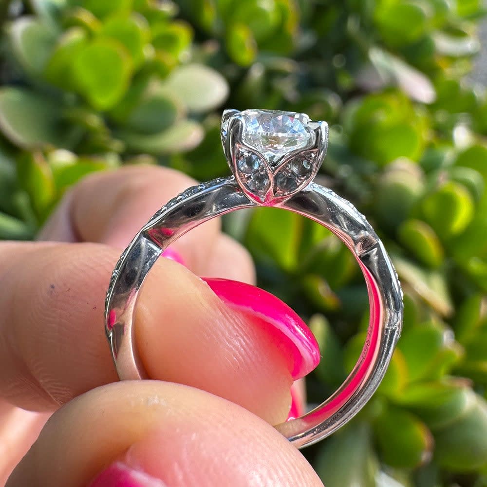 1ct D VVS2 round diamond ring