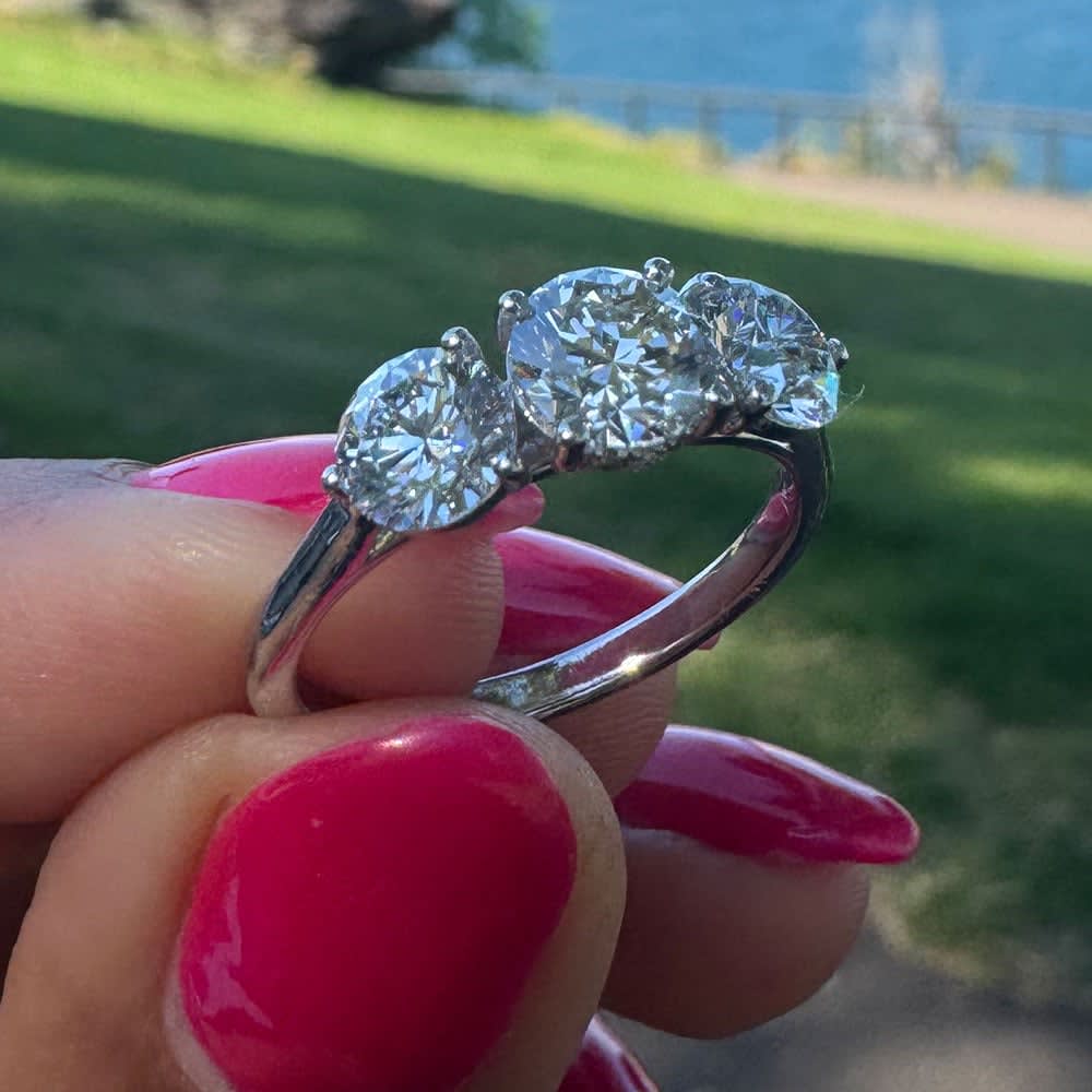Round diamond trilogy ring in white gold