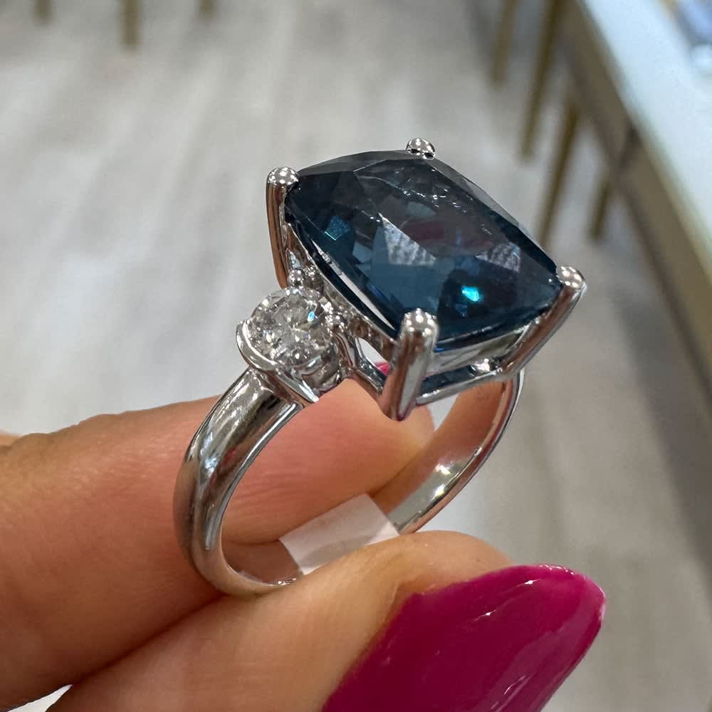 London blue topaz with round diamonds White
