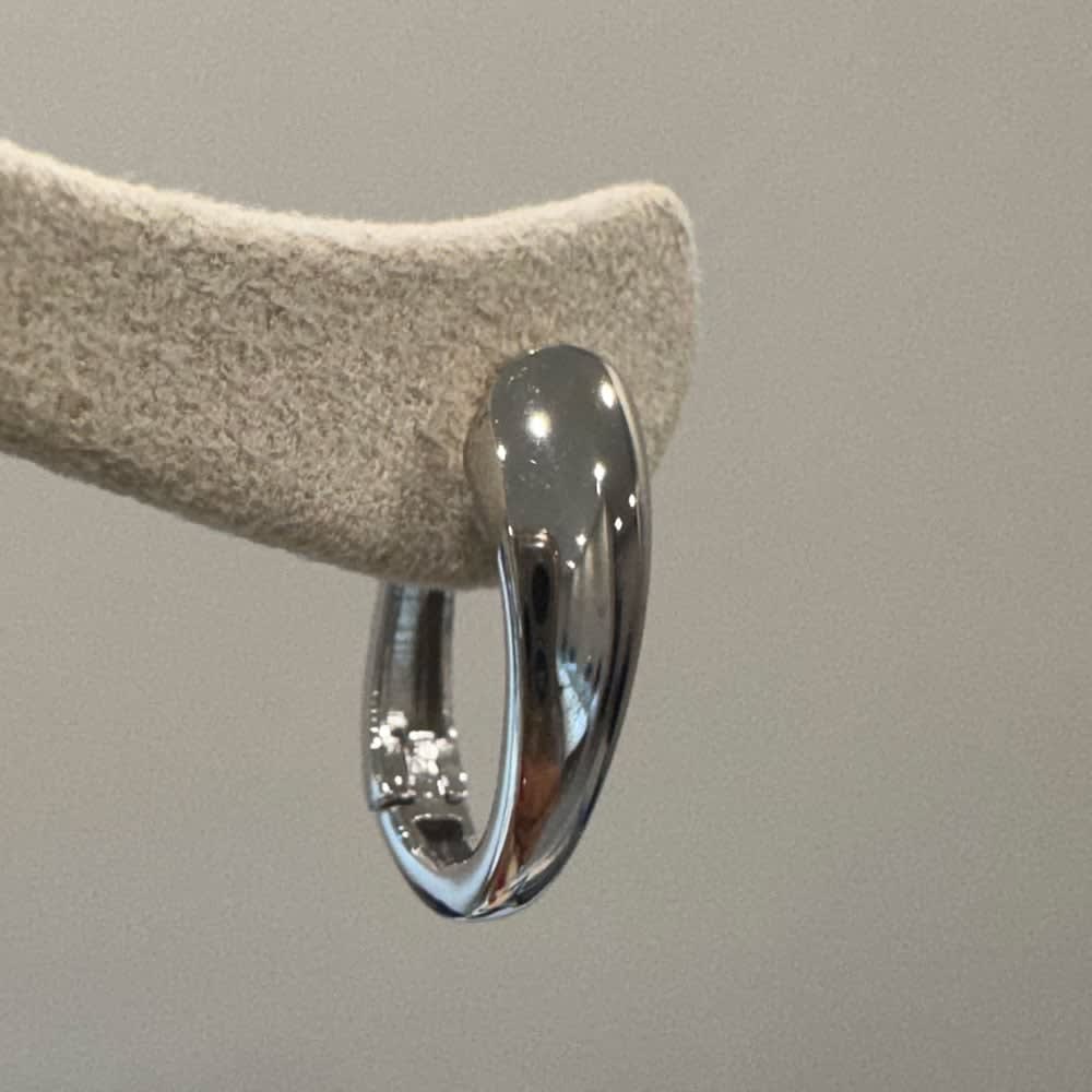 9k white gold Huggies