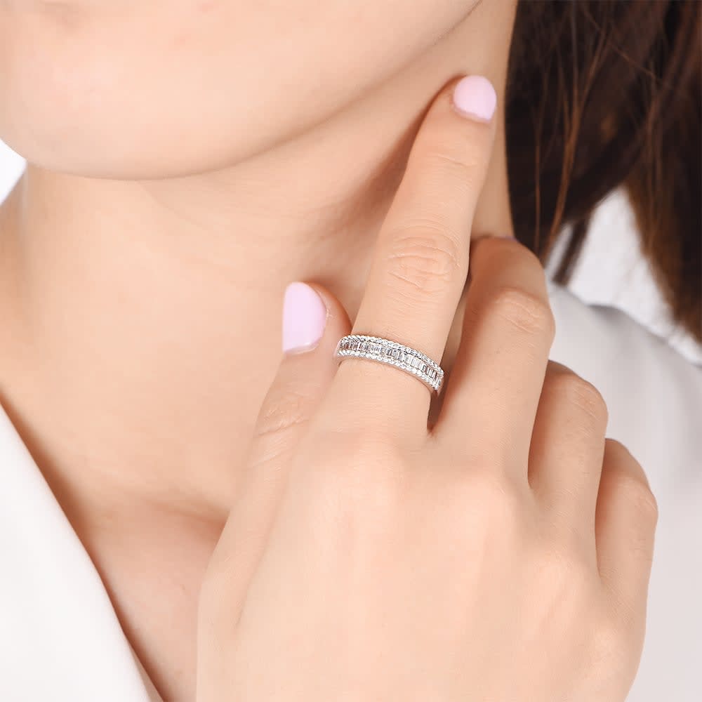 Baguette and Round Diamond in white gold