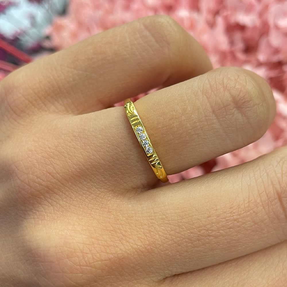 Carved Diamond Wedding ring in yellow gold