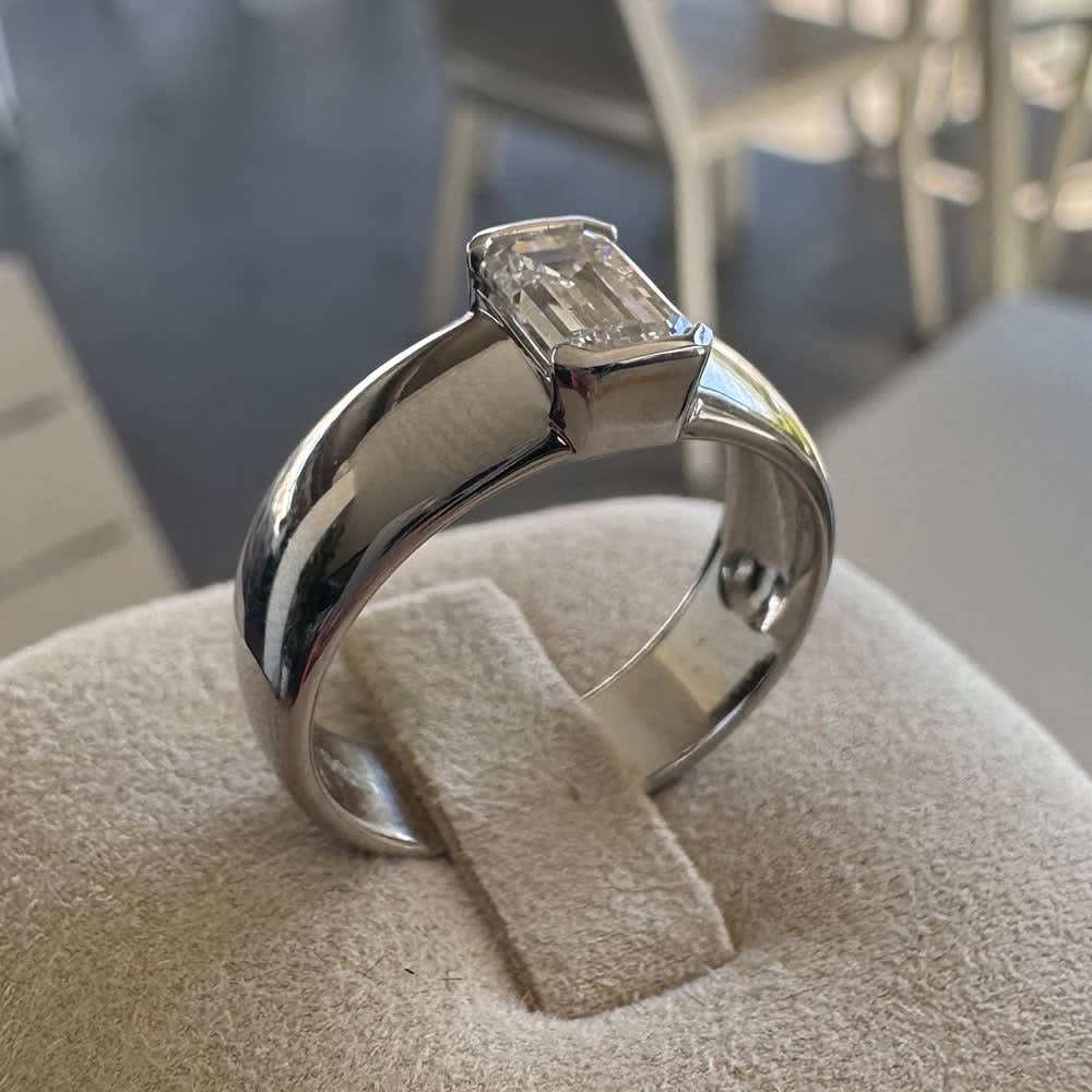 1 carat emerald in a wide silver band