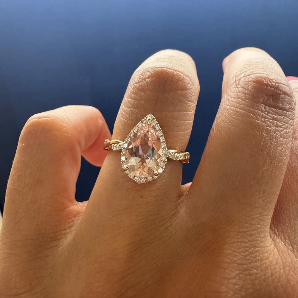 Natural morganite set in rosegold ring