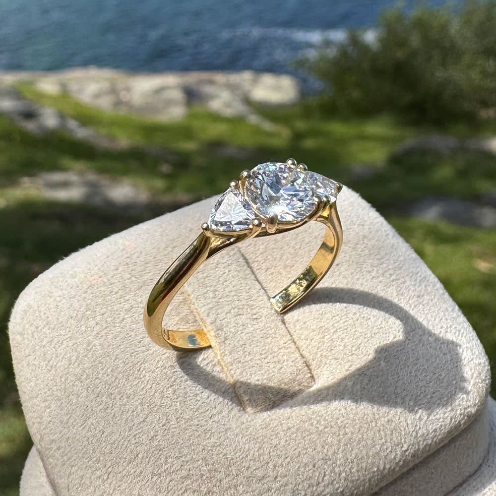 1 carat D VS1 round diamond in trilogy setting