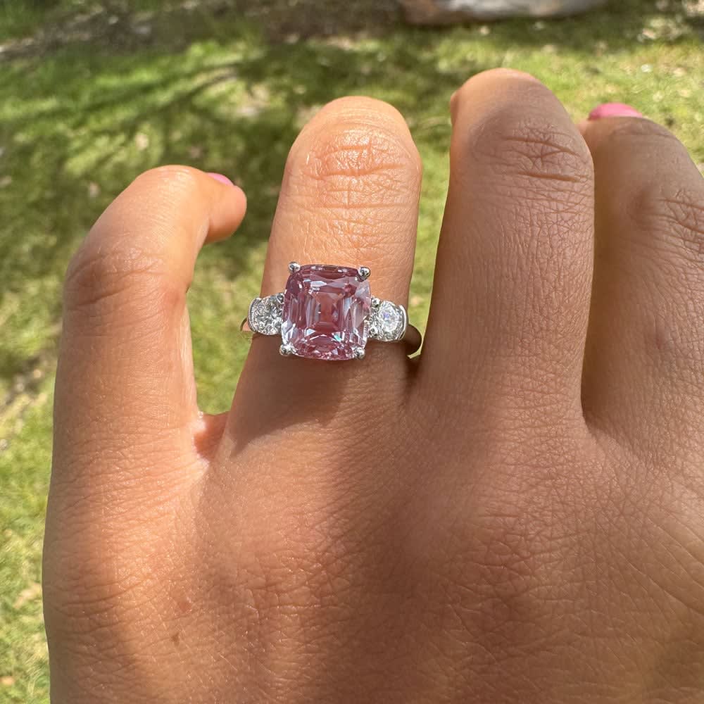 5 carat colour changing lab alexandrite