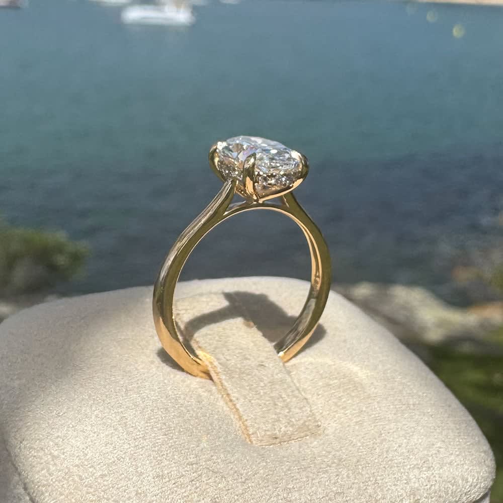 2 carat D VVS2 oval ring in 18k yellow gold