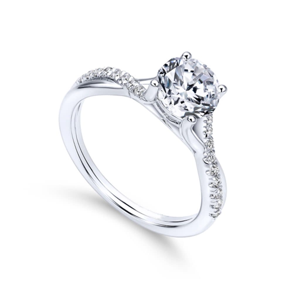 Round diamond on a twisted band