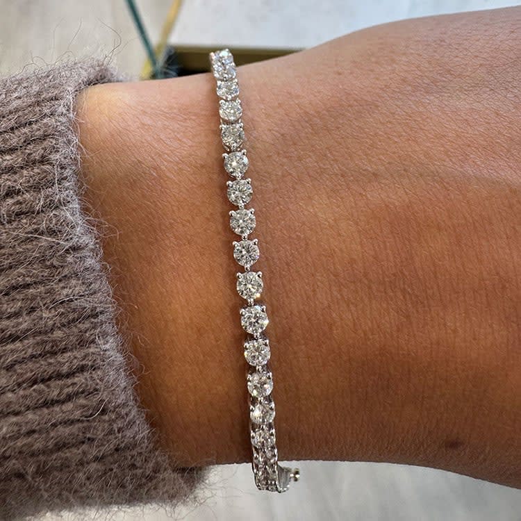 2 Carat Tennis Bracelet In A Three Claw Setting