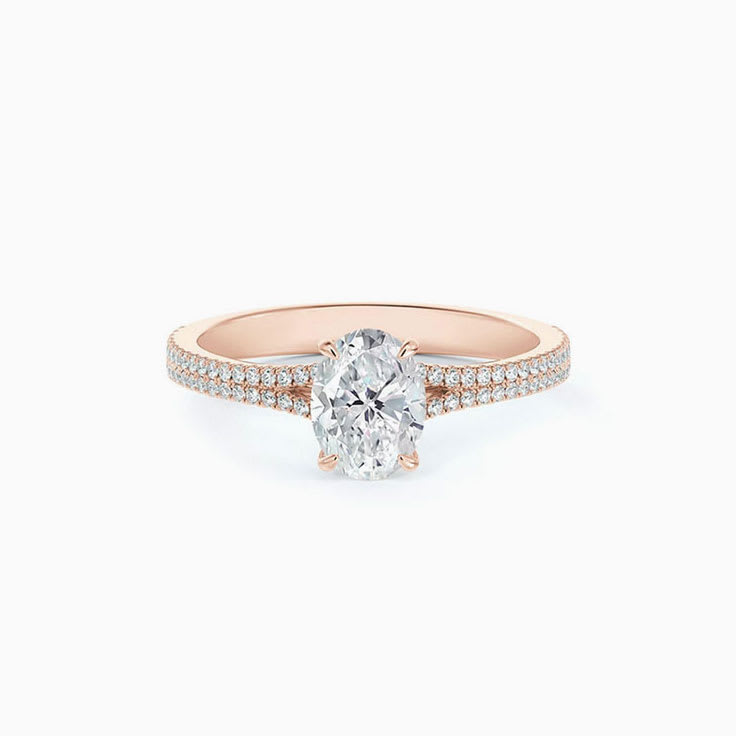 Oval cut engagement ring