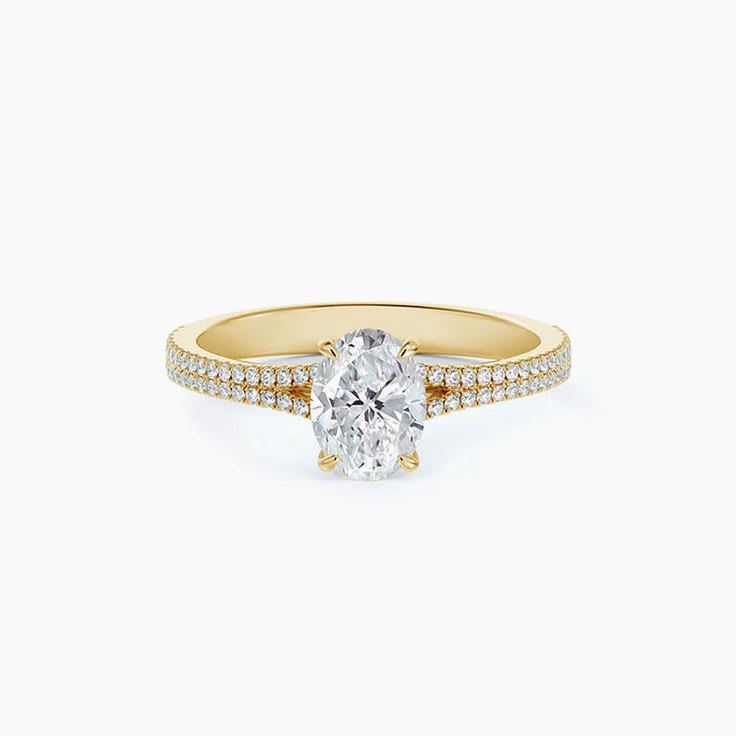 Oval cut engagement ring