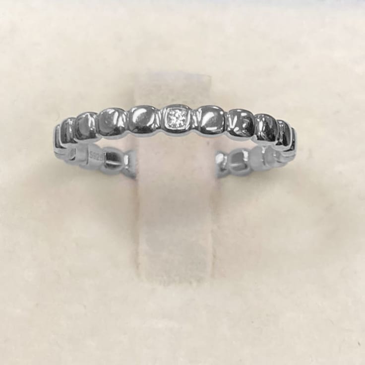 Square pattern diamond wedding band