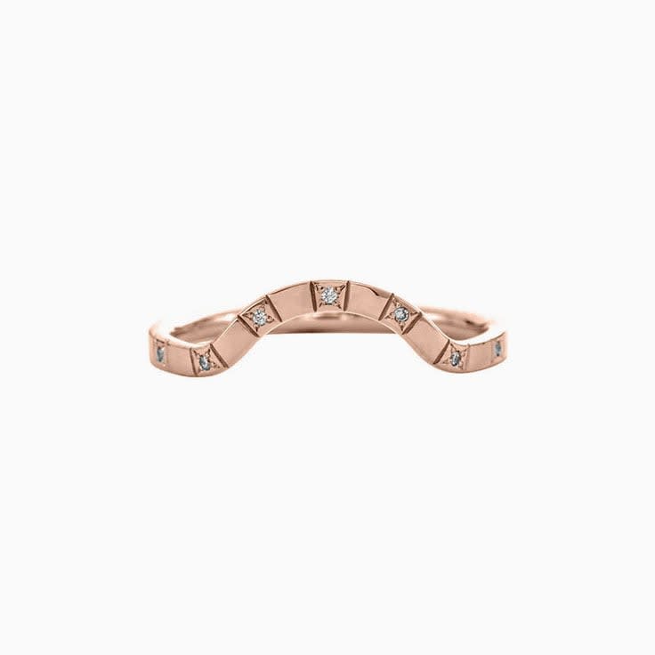 Nesting wedding band with drop set