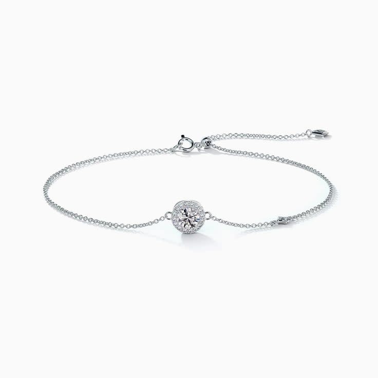 Diamond bracelet with fine halo