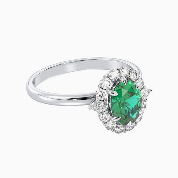 Green Emerald With Diamond Ring