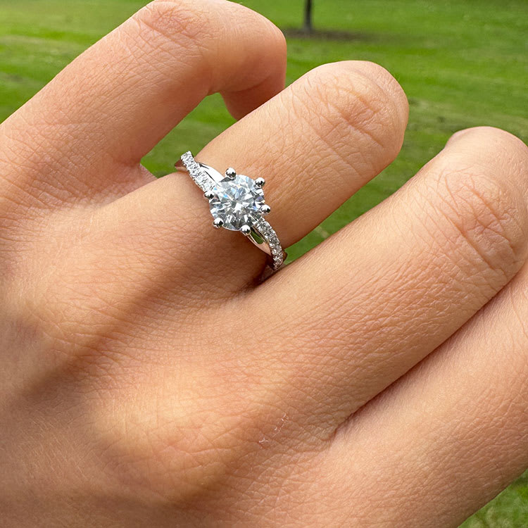 1 carat round diamond on a twisted band