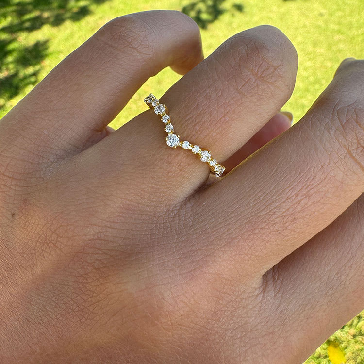 Diamond fitted wedding band