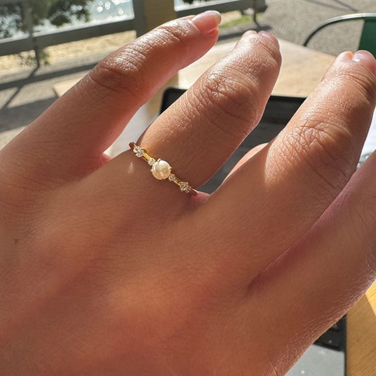 Petite pearl ring