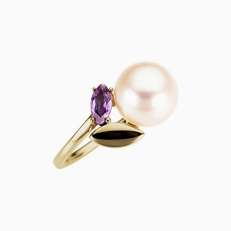 Amethyst and Pearl Ladies Ring in Yellow Gold