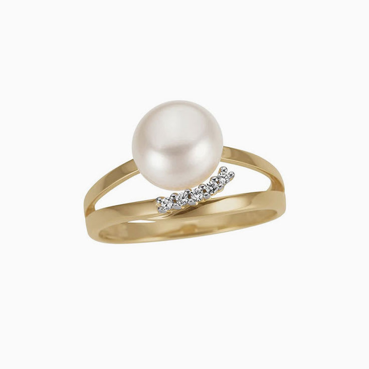 Pearl and Diamonds in a line Ring