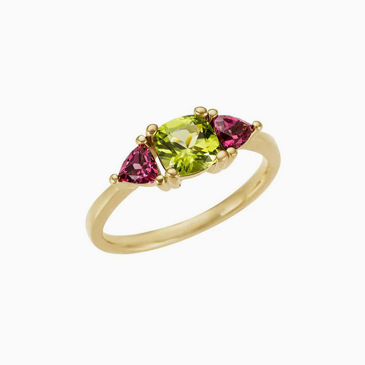 Rhodolithe and Peridot Ladies Ring in Yellow Gold