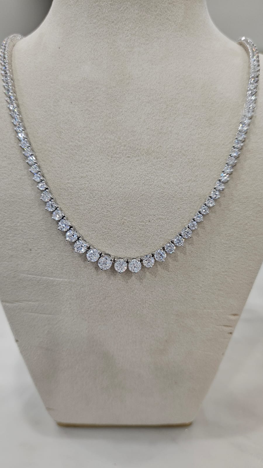 10ct Natural diamonds Graduated tennis necklace